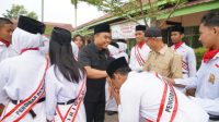 Anggota-DPRD-Kota-Jambi-Azhar-Jadi-Pembina-Upacara-di-SMP-Negeri-20-5